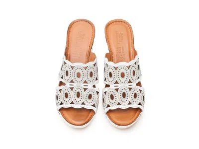 Spring Step Labarnas In White