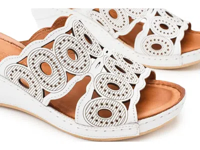 Spring Step Labarnas In White