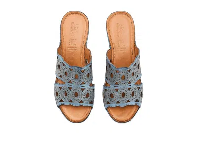 Spring Step Labarnas In Blue