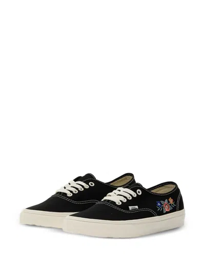 Vans Authentic Sneakers In Black