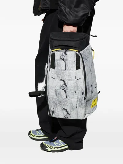 Db Hugger 30l Backpack In Gray