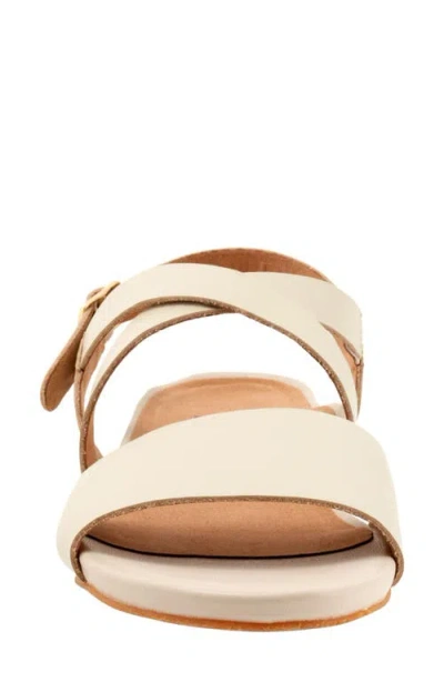 Softwalk Cali Sandal In White