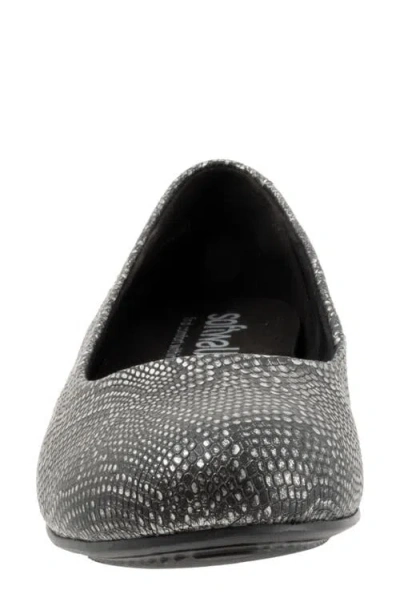 Softwalk ® Sonoma Flat In Multi