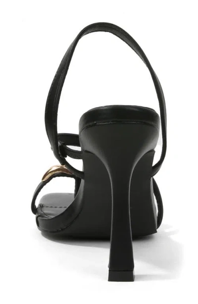 Berness Hildegarde Toe Loop Sandal In Black