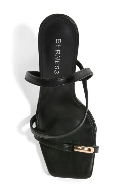 Berness Hildegarde Toe Loop Sandal In Black