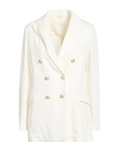 Circolo 1901 White Solid Notched Lapel Blazer In White