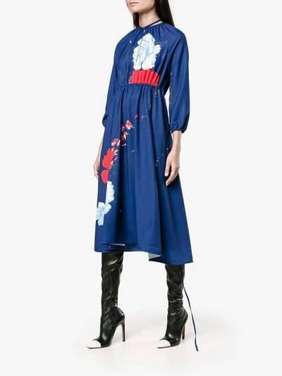 Shop Vetements Kleid Mit Floralem Print In Blue