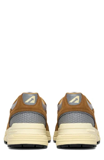 Autry Hyperway Low Sneaker In Brown