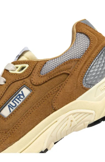 Autry Hyperway Low Sneaker In Brown