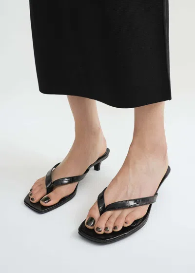 Totême Minimalist Black Leather Thong Sandals With Square Toe And Low Heel In Multi