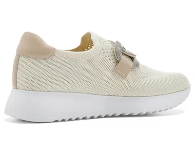 Vaneli Qadiza In Brown