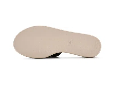 Vaneli Honna In Black