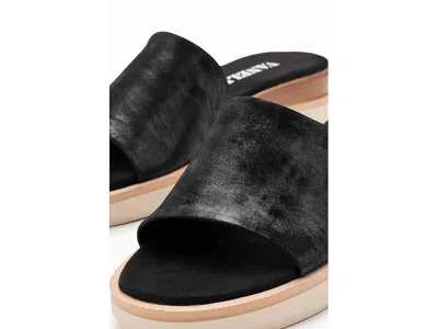 Vaneli Honna In Black