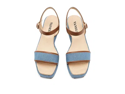 Vaneli Walda In Black