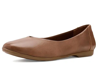 Trotters Iris Flat In Brown