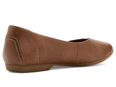 Trotters Iris Flat In Brown