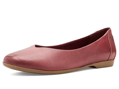 Trotters Iris Flat In Red