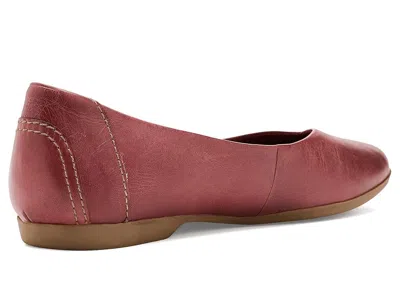 Trotters Iris Flat In Red