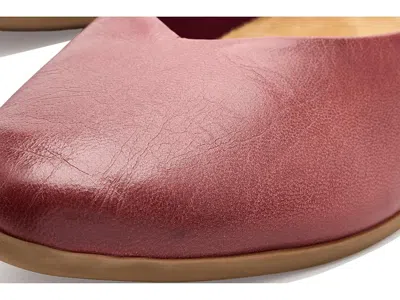 Trotters Iris Flat In Red