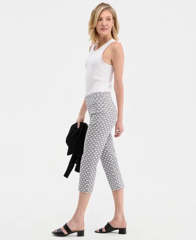 Jm Collection Womens Printed Pull On Capri Pants Macys Exclusive In Neutral