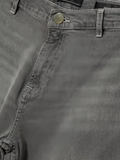 Guess 버튼 클로저 진 In Gray