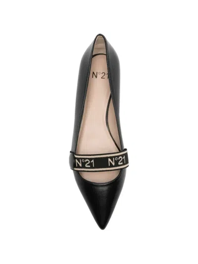 N°21 Pointed Strap Flat Pumps In Black