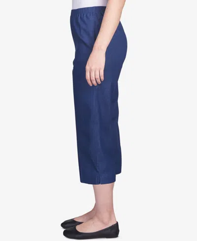 Alfred Dunner Petite Pull-on Capri Jeans In Blue