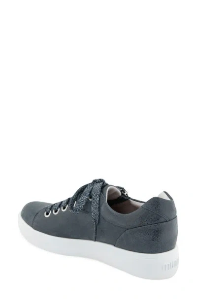 Munro Tilly Sneaker In Blue
