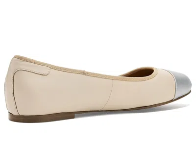 Trotters Clara Cap Toe Flat In Neutral