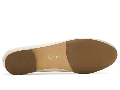 Trotters Clara Cap Toe Flat In Neutral
