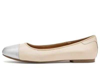 Trotters Clara Cap Toe Flat In Neutral