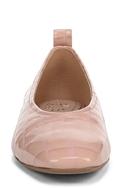 27 Edit Naturalizer Carla Flat In Multi