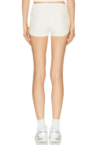 Éterne Silk Lane Short In White