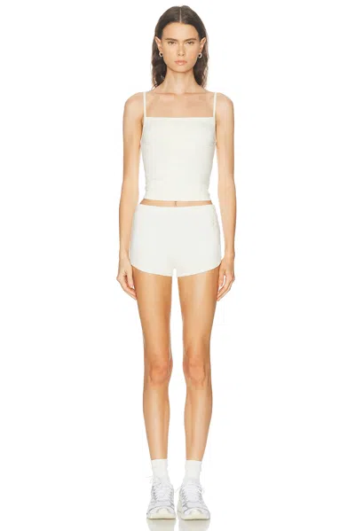 Éterne Silk Lane Short In White