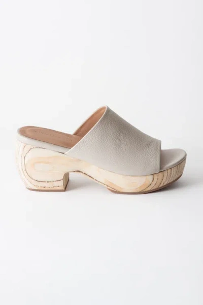 Huma Blanco Katlyn Platform Clog In White