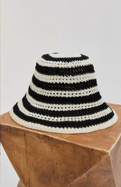 Crescent Striped Weave Hat In Black