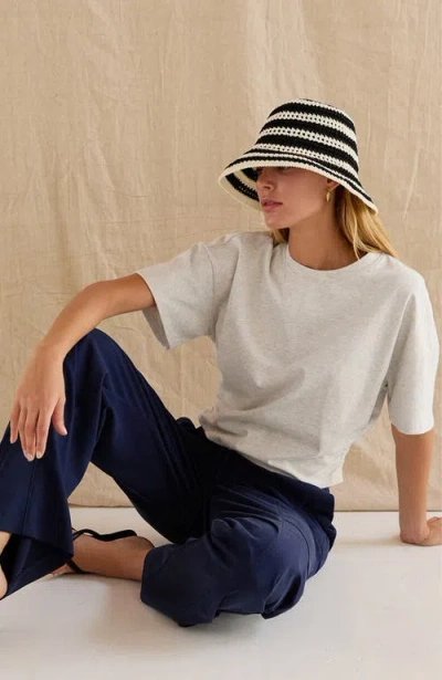 Crescent Striped Weave Hat In Black