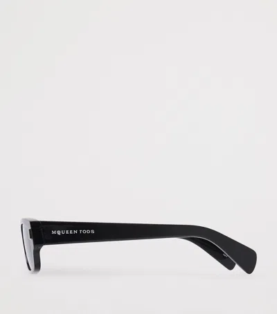 Alexander Mcqueen Mcqueen Rectangular Panthos Sunglasses In Black