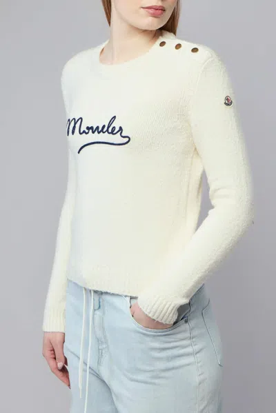 Moncler Embroidered Logo Crop Crewneck Sweater In Neutral