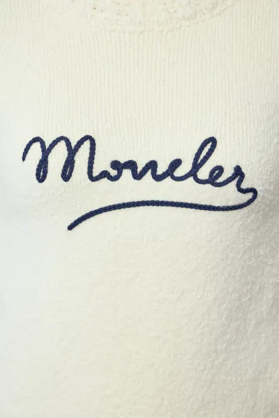 Moncler Embroidered Logo Crop Crewneck Sweater In Neutral