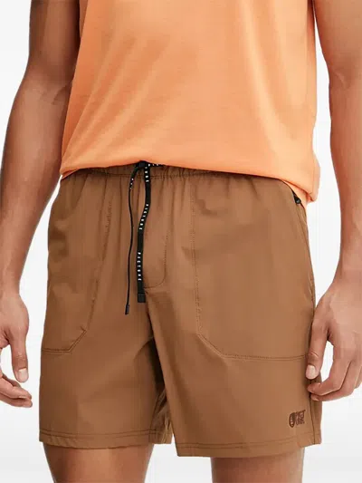 松紧裤腰LOGO短裤