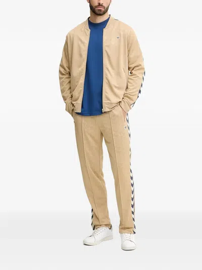 Hummel 패턴 스트라이프 디테일 재킷 In Neutral