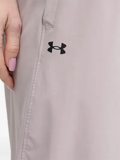 Under Armour 로고 디테일 트랙팬츠 In Pink