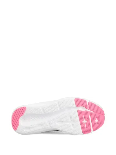 Under Armour 로고 디테일 스니커즈 In Black