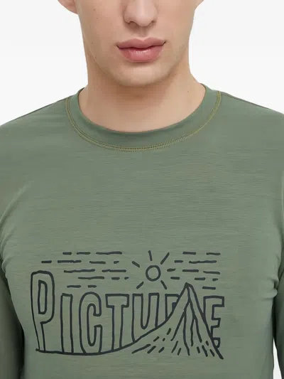 LOGO印花打底上衣