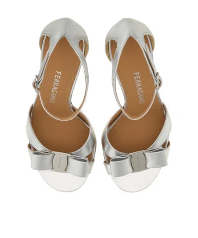 Ferragamo 95mm Roxy Metallic Leather Bow Sandals In Silver