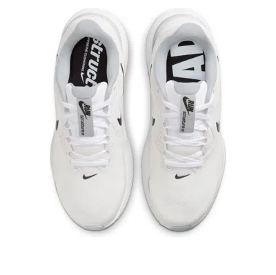 Nike Structure 26 In White