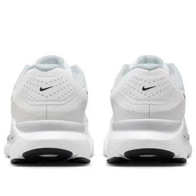 Nike Structure 26 In White