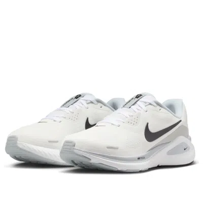 Nike Structure 26 In White