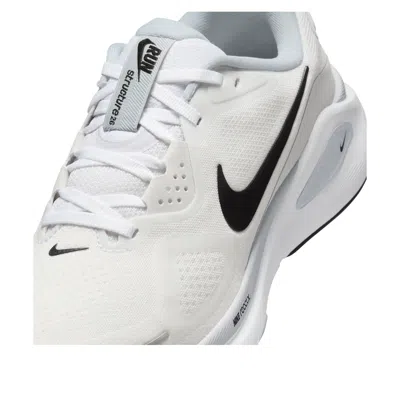 Nike Structure 26 In White
